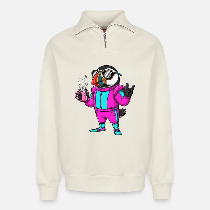 Stylischer Vogel im Ski-Overall mit Kaffee - Relaxed Unisex Organic Half Zip Sweatshirt – von SPREAD - Naturweiß