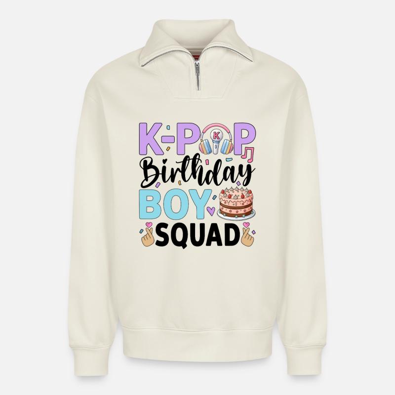 K-Pop Birthday Boy Squad - Relaxed Unisex Organic Half Zip Sweatshirt – von SPREAD - Naturweiß