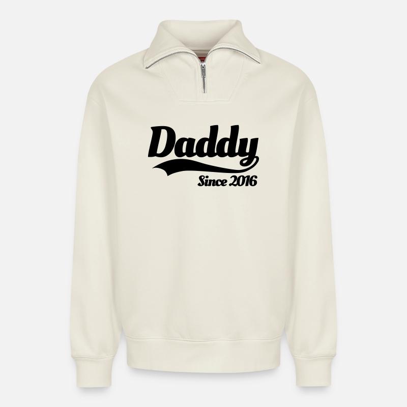 Daddy since 2016 - Sweat unisexe décontracté en coton biologique à demi-zip – de SPREAD - blanc cassé