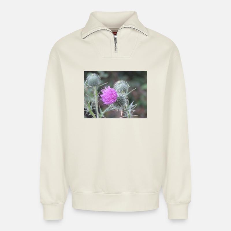 Violetten Distelblüten-Muster - Relaxed Unisex Organic Half Zip Sweatshirt – von SPREAD - Naturweiß