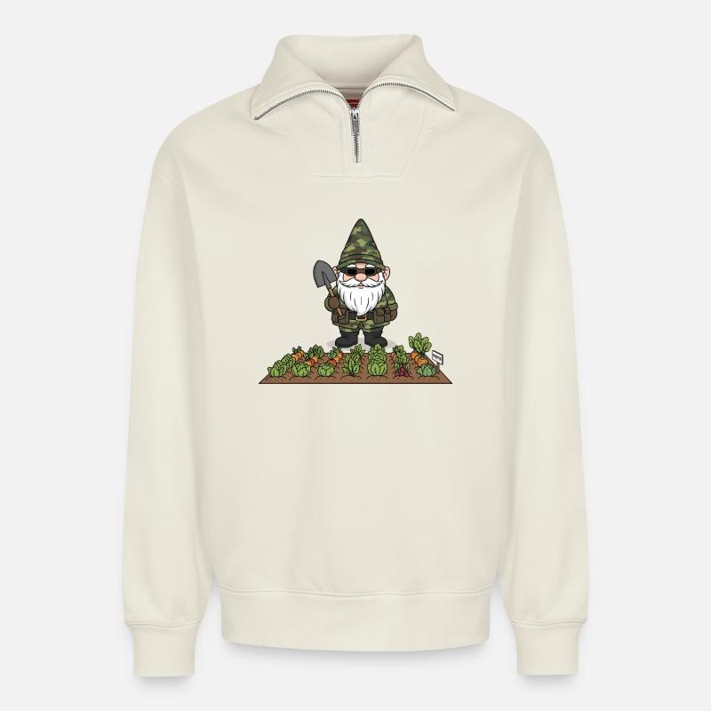 Prepper-Gnom im Gemüsebeet - Relaxed Unisex Organic Half Zip Sweatshirt – von SPREAD - Naturweiß