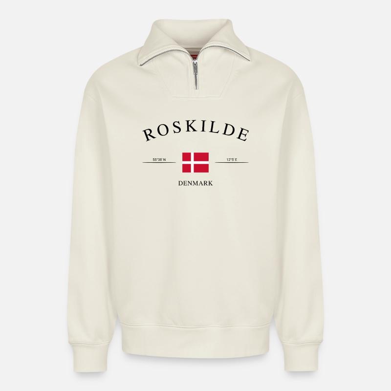 Roskilde Dänemark – Urlaub Souvenir & Geschenk - Relaxed Unisex Organic Half Zip Sweatshirt – von SPREAD - Naturweiß