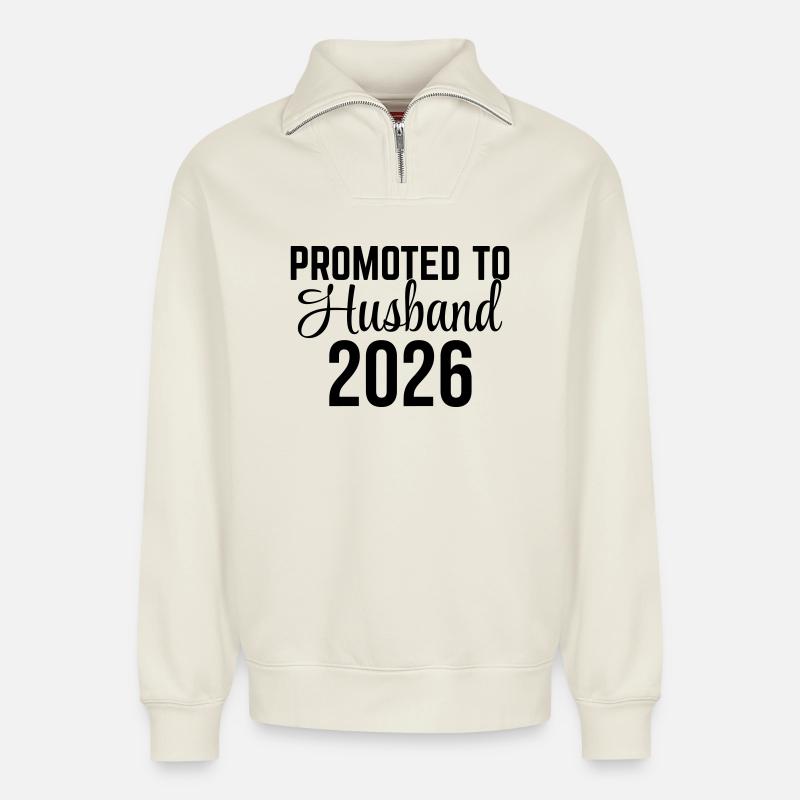 Promoted to Husband 2026 – Ehemann Design - Relaxed Unisex Organic Half Zip Sweatshirt – von SPREAD - Naturweiß