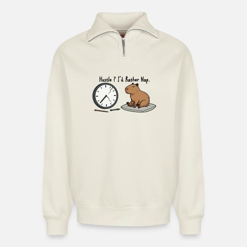 Capybara-Nickerchen-Humor Kaputte Uhr - Relaxed Unisex Organic Half Zip Sweatshirt – von SPREAD - Naturweiß