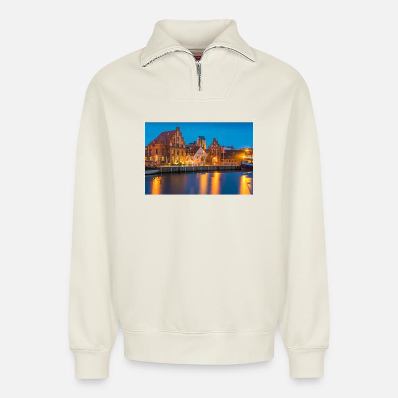 Wismar am Abend - Relaxed Unisex Organic Half Zip Sweatshirt – von SPREAD - Naturweiß