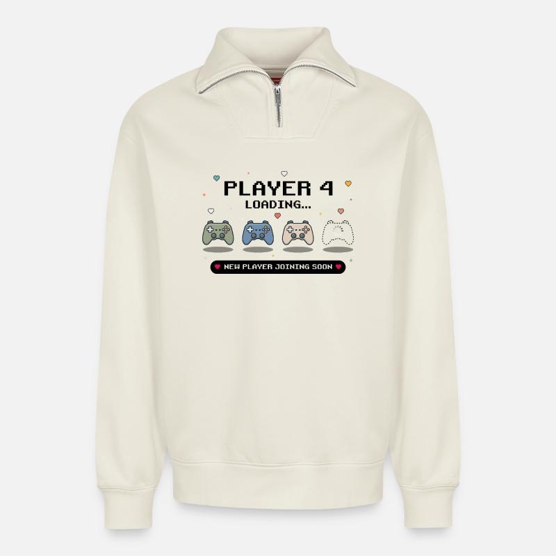 Player 4 Loading - Baby Announcement - Relaxed Unisex Organic Half Zip Sweatshirt – von SPREAD - Naturweiß