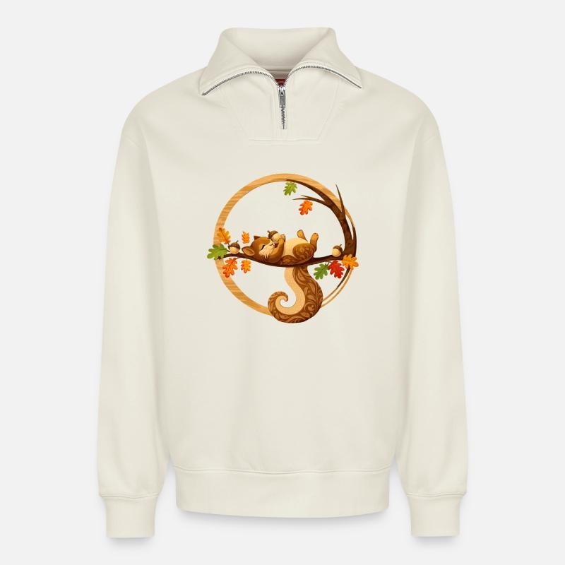 Schlafendes Eichhörnchen im Herbstkreis   - Relaxed Unisex Organic Half Zip Sweatshirt – von SPREAD - Naturweiß