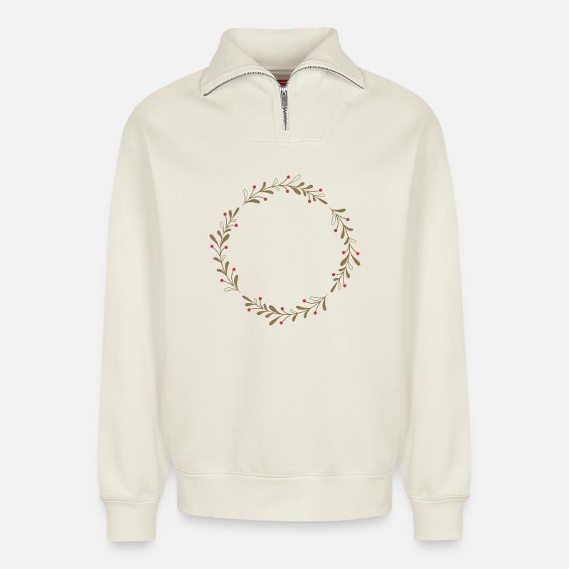 Winterlicher Kranz mit roten Beeren - Relaxed Unisex Organic Half Zip Sweatshirt – von SPREAD - Naturweiß