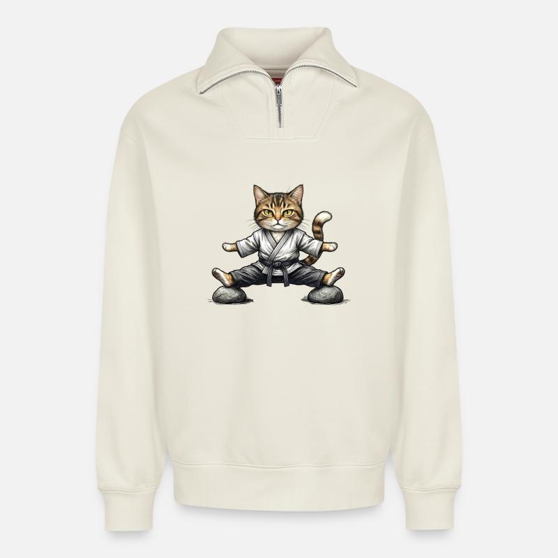 Karate-Aikido-Katze im Kimono - Relaxed Unisex Organic Half Zip Sweatshirt – von SPREAD - Naturweiß