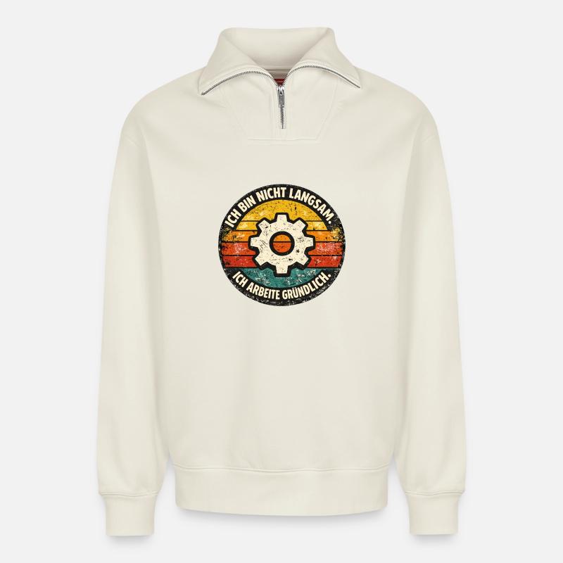Ich bin nicht langsam - gründlich arbeiten - Relaxed Unisex Organic Half Zip Sweatshirt – von SPREAD - Naturweiß