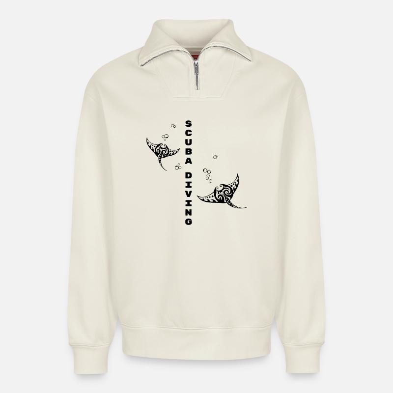 Tauchen – Stammes-Mantarochen-Design - Relaxed Unisex Organic Half Zip Sweatshirt – von SPREAD - Naturweiß