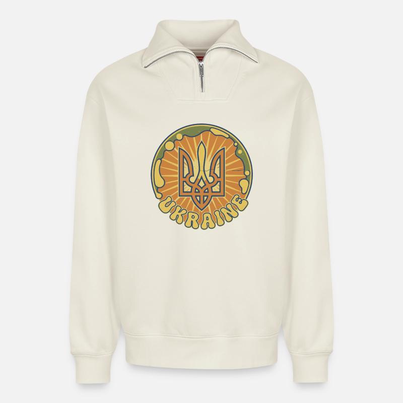 Ukrainisches Trident Sonnenbadge - Relaxed Unisex Organic Half Zip Sweatshirt – von SPREAD - Naturweiß