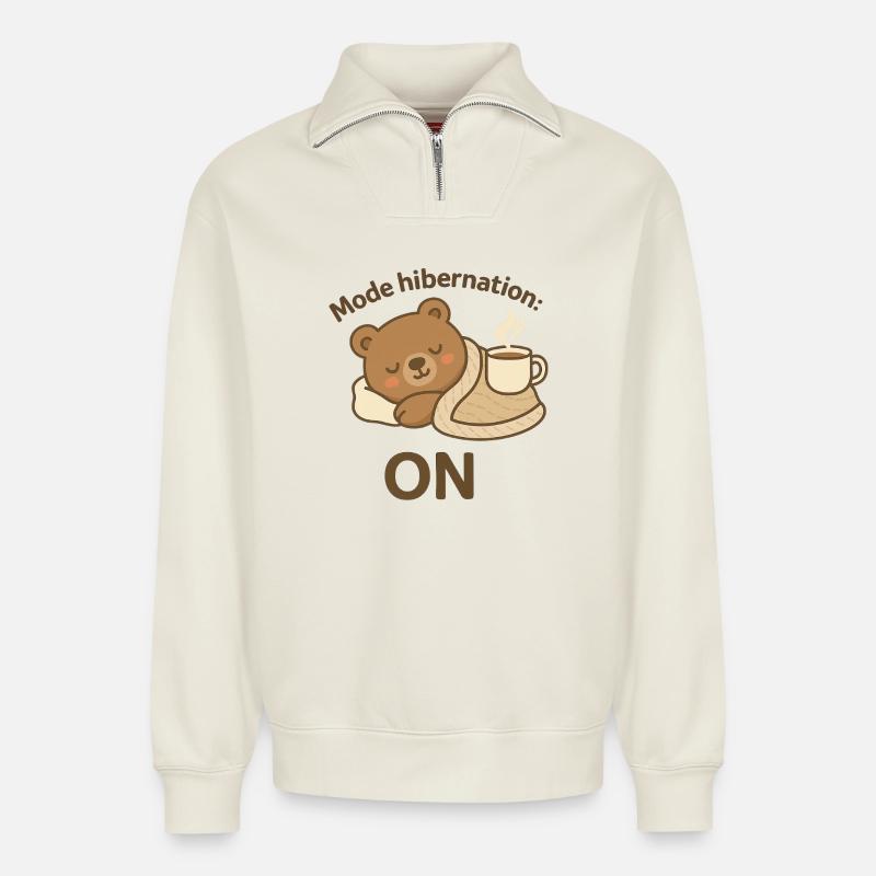 Winterschlafmodus: AN – Gemütlicher Winterbär - Relaxed Unisex Organic Half Zip Sweatshirt – von SPREAD - Naturweiß