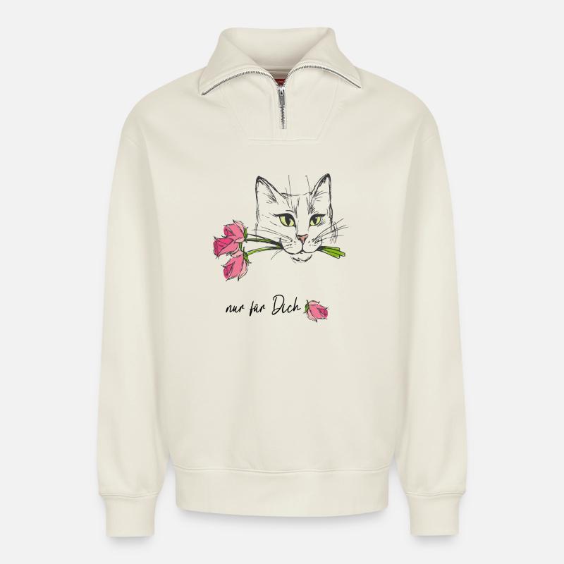 Katze mit Rosen  - Relaxed Unisex Organic Half Zip Sweatshirt – von SPREAD - Naturweiß