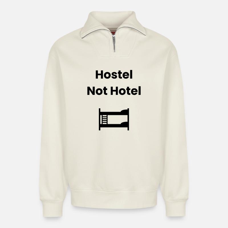 Hostel, Not Hotel – Backpacker Shirt - Relaxed Unisex Organic Half Zip Sweatshirt – von SPREAD - Naturweiß