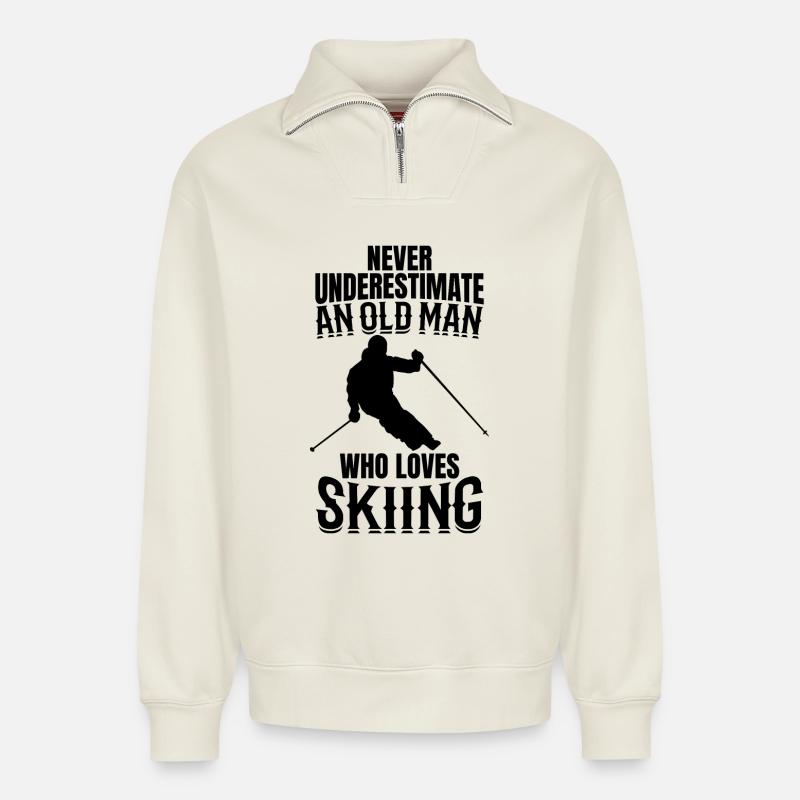 Alter Mann Skifahrer - Relaxed Unisex Organic Half Zip Sweatshirt – von SPREAD - Naturweiß
