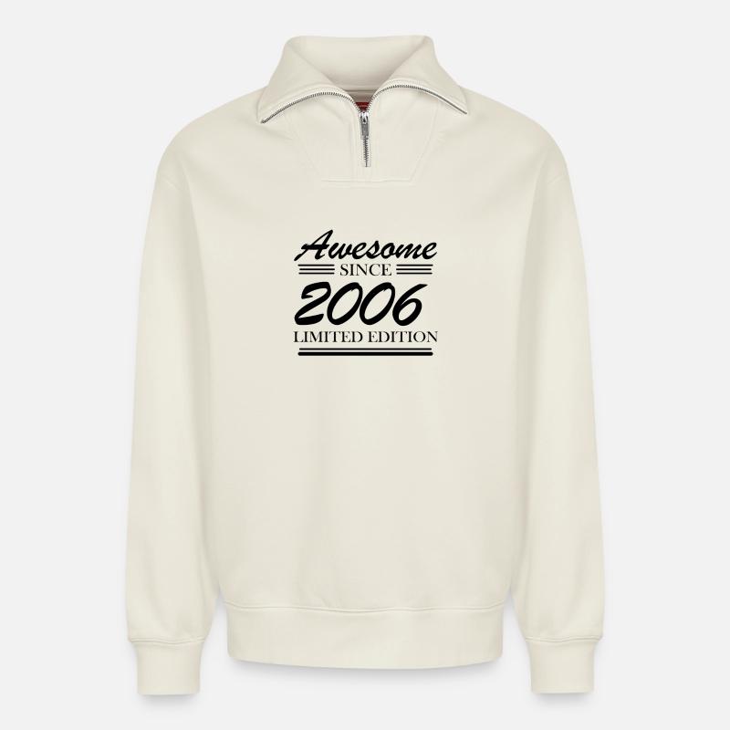 2006 - Année de construction 2006 - Sweat unisexe décontracté en coton biologique à demi-zip – de SPREAD - blanc cassé