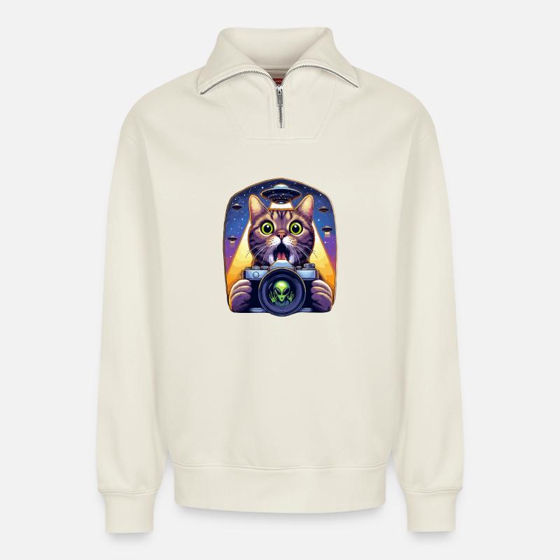 Lustige verängstigte Katze mit UFO-Alien-Angriff 3D-Effekt - Relaxed Unisex Organic Half Zip Sweatshirt – von SPREAD - Naturweiß