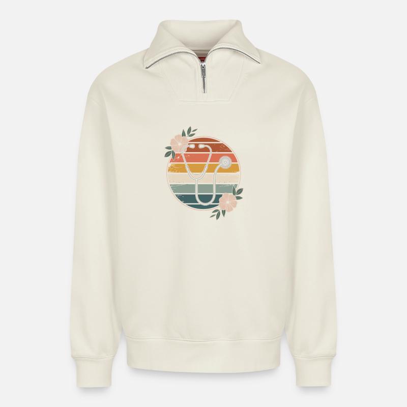 Blumiges Stethoskop Krankenschwester - Relaxed Unisex Organic Half Zip Sweatshirt – von SPREAD - Naturweiß