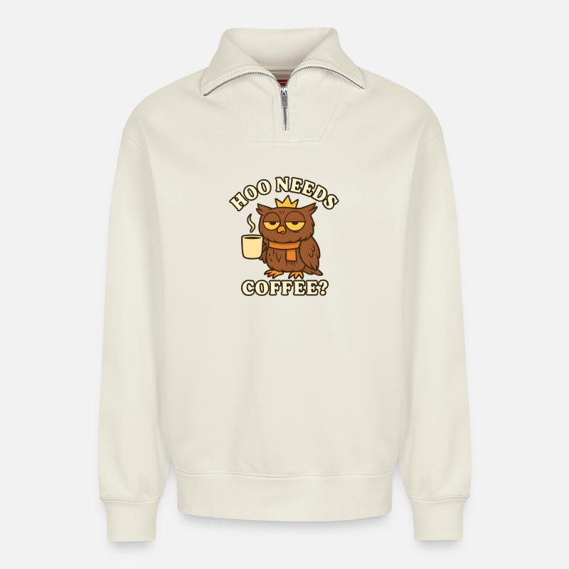 Hoo Needs Coffee? – Lustige Eule - Relaxed Unisex Organic Half Zip Sweatshirt – von SPREAD - Naturweiß