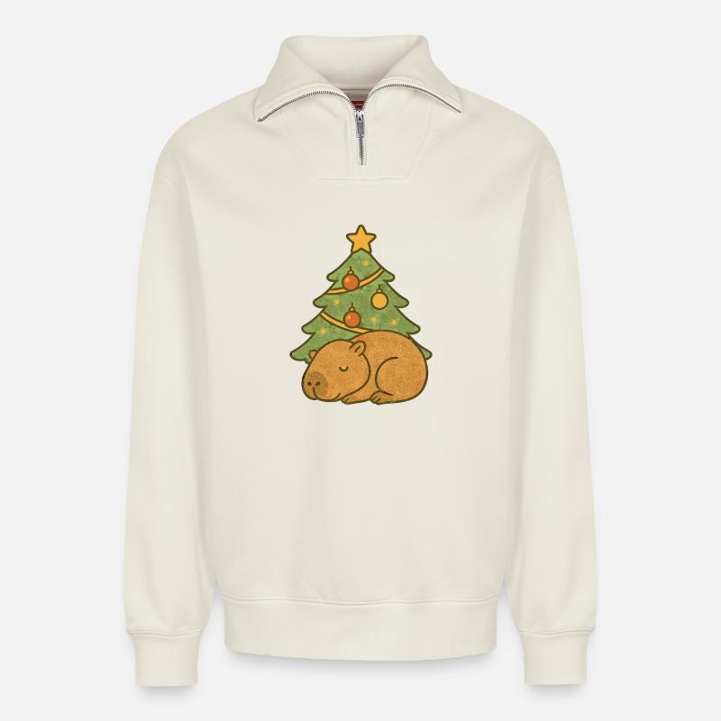 ✨ Schlafendes Capybara unterm Weihnachtsbaum 🎄 - Relaxed Unisex Organic Half Zip Sweatshirt – von SPREAD - Naturweiß