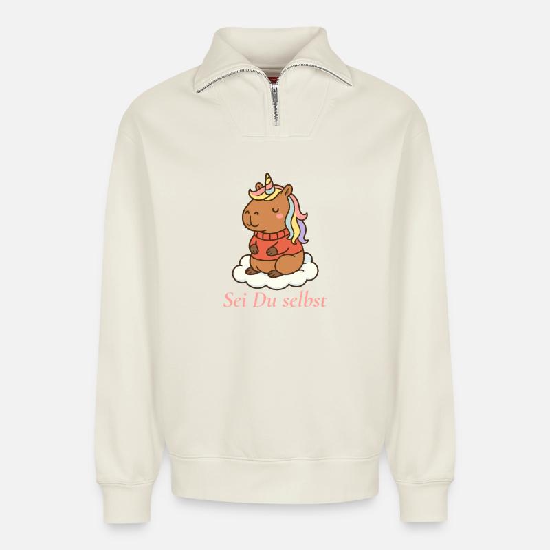 Sei Du selbst – Capybara Einhorn 🌈 - Relaxed Unisex Organic Half Zip Sweatshirt – von SPREAD - Naturweiß