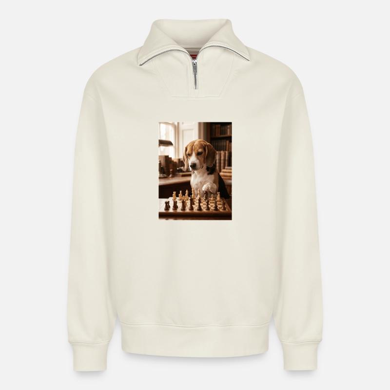 Beagle-Hund spielt Schach - Relaxed Unisex Organic Half Zip Sweatshirt – von SPREAD - Naturweiß