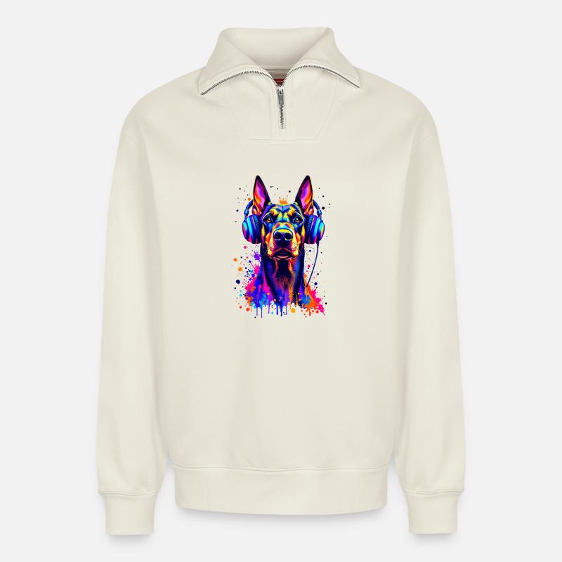 Dobermann mit Kopfhörern - Relaxed Unisex Organic Half Zip Sweatshirt – von SPREAD - Naturweiß