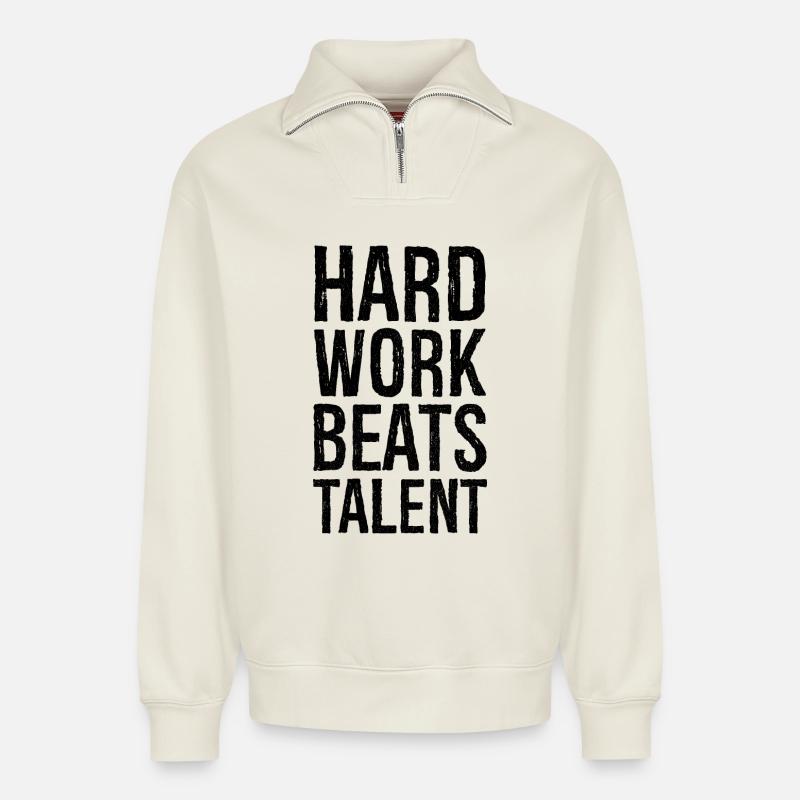 hard work beats talent - Relaxed Unisex Organic Half Zip Sweatshirt – von SPREAD - Naturweiß