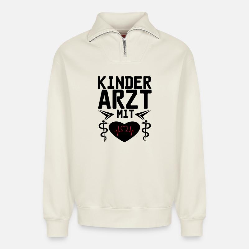 Kinderarzt mit Herz Geschenk - Relaxed Unisex Organic Half Zip Sweatshirt – von SPREAD - Naturweiß