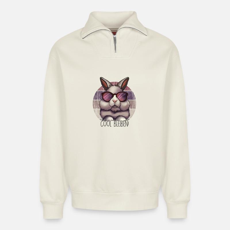 Cool bleiben – Hase mit Sonnenbrille - Relaxed Unisex Organic Half Zip Sweatshirt – von SPREAD - Naturweiß