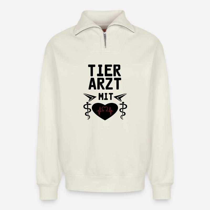 Tierarzt mit Herz Geschenk - Relaxed Unisex Organic Half Zip Sweatshirt – von SPREAD - Naturweiß