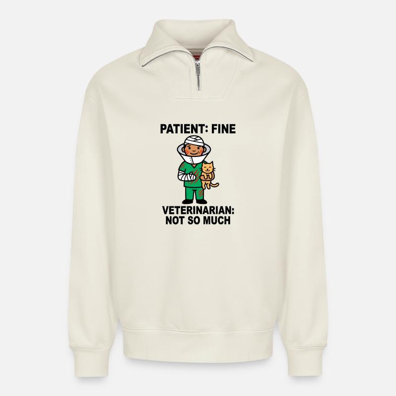 Bandagierter Heldensanitäter mit Katze - Relaxed Unisex Organic Half Zip Sweatshirt – von SPREAD - Naturweiß