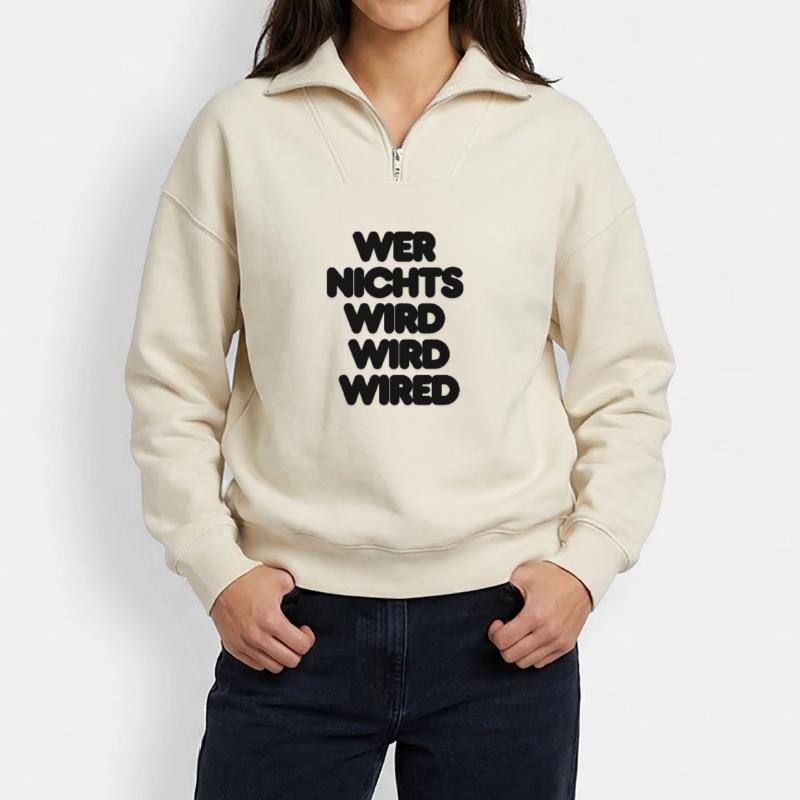 WER NICHTS WIRD WIRD WIRED – IT SPRUCH LUSTIG NERD Relaxed Unisex Organic Half Zip Sweatshirt – von SPREAD
