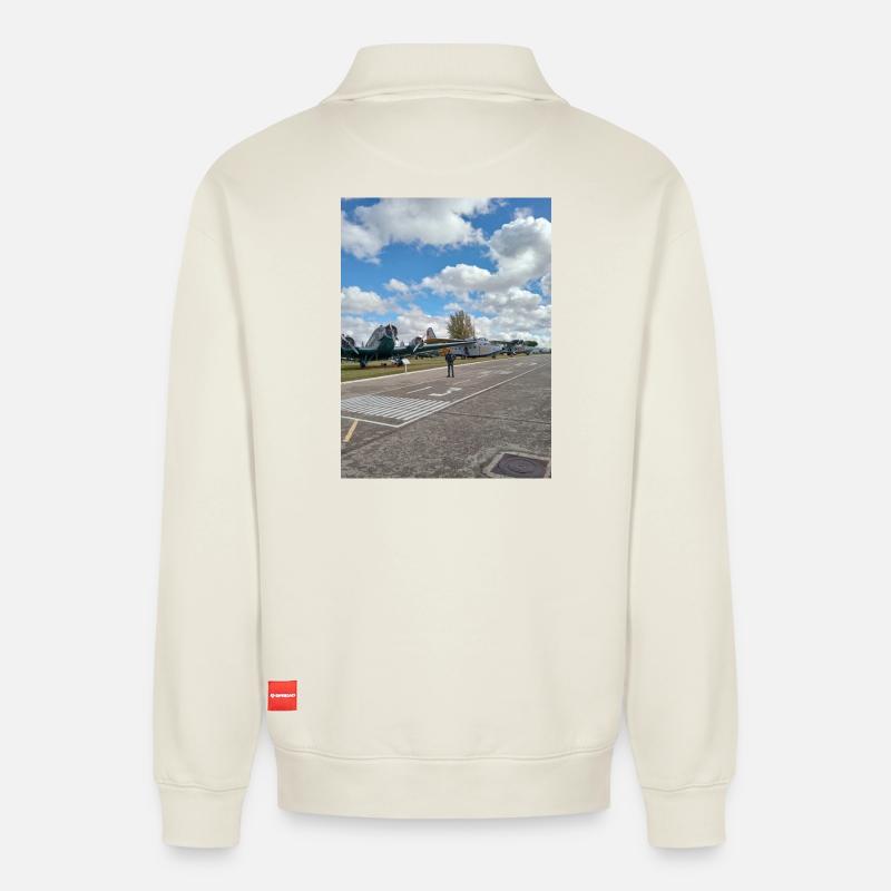 Klassische Luftfahrt auf der Bühne - Relaxed Unisex Organic Half Zip Sweatshirt – von SPREAD - Naturweiß