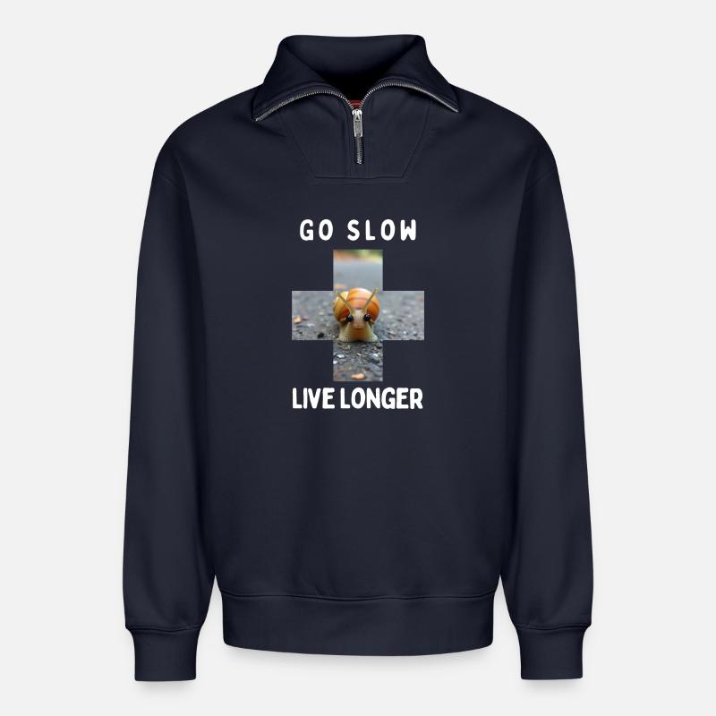 Gehen Sie langsam vor - Relaxed Unisex Organic Half Zip Sweatshirt – von SPREAD - Navy