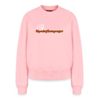 Alpenluftkompressor_2 - Relaxed Frauen Organic Sweatshirt – von SPREAD - Rosa - Vorne - AI Model Female 180 light (180cm)