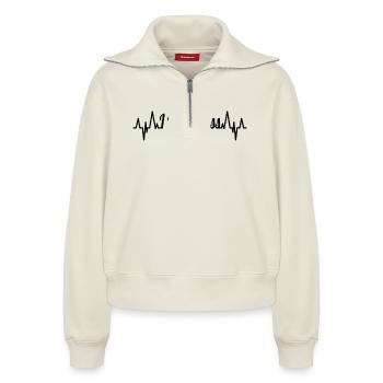 Schachspieler Liebe - Relaxed Frauen Half Zip Sweatshirt – von SPREAD - Naturweiß - Vorne - AI Model Female 172 light (172cm)