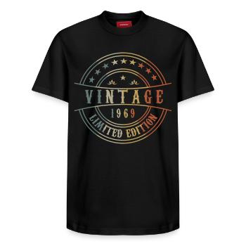 Vieux millésime (1969) - T-shirt unisexe décontracté en coton Supima – de SPREAD - noir - Devant - AI Model Female 172 light (172cm) & AI Model Male 178 light (178cm)