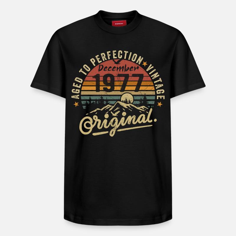 Legenden wurden im Dezember 1977 - Relaxed Unisex Supima Cotton T-Shirt – von SPREAD - Schwarz