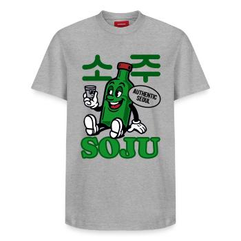 Soju Cartoon Flasche | Koreanischer Schnaps - Relaxed Unisex Supima Cotton T-Shirt – von SPREAD - Weiß - Vorne - AI Model Female 172 dark (172cm) & AI Model Male 185 dark (185cm)