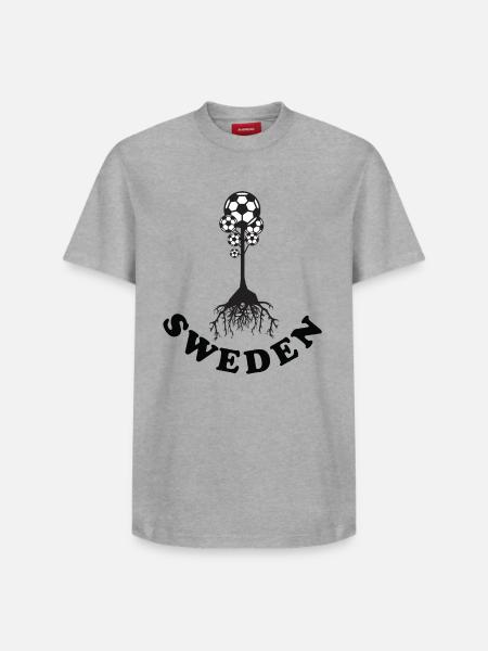 Schweden Fussball Baum - Relaxed Unisex Supima Cotton T-Shirt – von SPREAD - Weiß