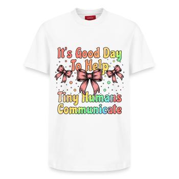 Es ist ein guter Tag, um kleinen Menschen zu helfen, SLP zu kommunizieren - Relaxed Unisex Supima Cotton T-Shirt – von SPREAD - Weiß - Vorne - AI Model Female 172 dark (172cm) & AI Model Male 185 dark (185cm)