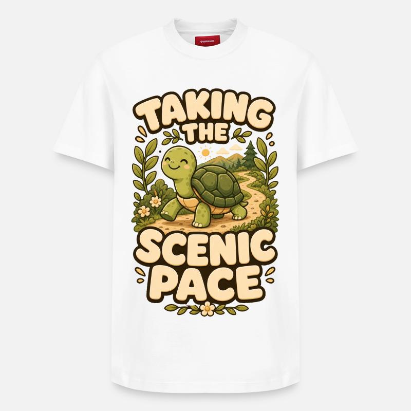Taking The Scenic Pace Schildkröte - Relaxed Unisex Supima Cotton T-Shirt – von SPREAD - Weiß