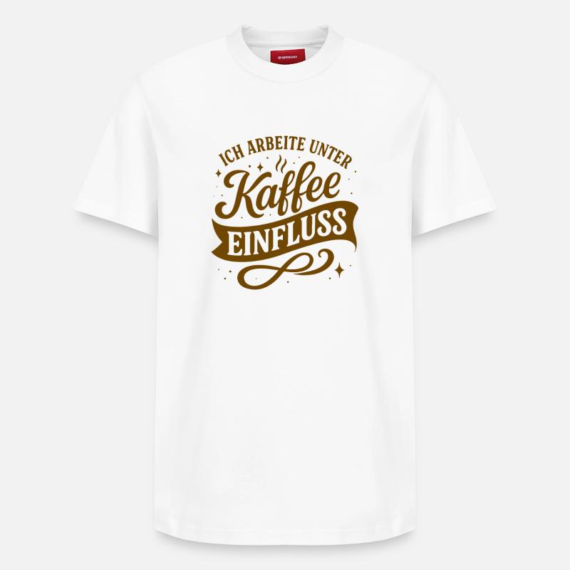 Ich arbeite unter Kaffee-Einfluss - Relaxed Unisex Supima Cotton T-Shirt – von SPREAD - Weiß