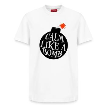 Calme comme une bombe Paradoxe Ironie Humour Blague explosive - T-shirt unisexe décontracté en coton Supima – de SPREAD - blanc - Devant - AI Model Female 172 dark (172cm) & AI Model Male 185 dark (185cm)