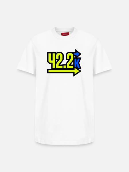  Stolzer 42.2k Marathon Finisher - Relaxed Unisex Supima Cotton T-Shirt – von SPREAD - Weiß
