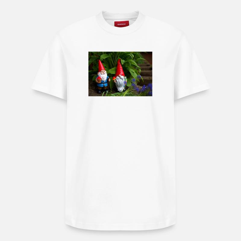 Gartenzwerge im Beet - Relaxed Unisex Supima Cotton T-Shirt – von SPREAD - Weiß