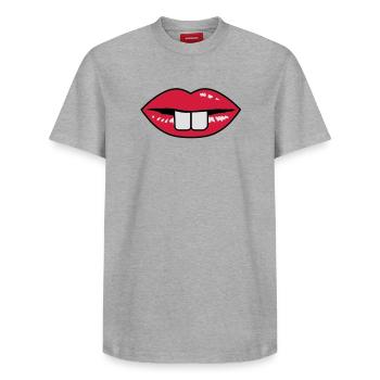 Ein roter Mund mit Hasenzähne - Relaxed Unisex Supima Cotton T-Shirt – von SPREAD - Weiß - Vorne - AI Model Female 172 dark (172cm) & AI Model Male 185 dark (185cm)
