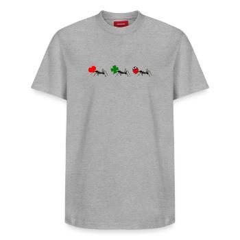 Ameisenglück - Relaxed Unisex Supima Cotton T-Shirt – von SPREAD - Weiß - Vorne - AI Model Female 172 dark (172cm) & AI Model Male 185 dark (185cm)